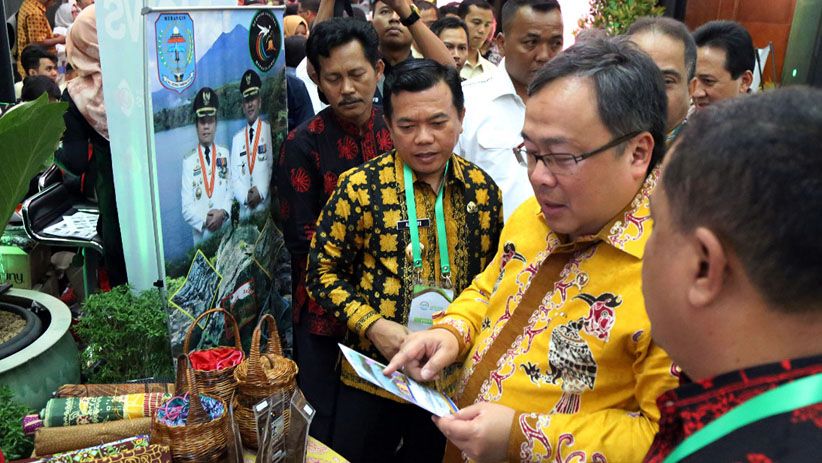 Menteri Bambang Berikan Sertifikat Unesco Global Geopark di Indonesia - Bagian 3