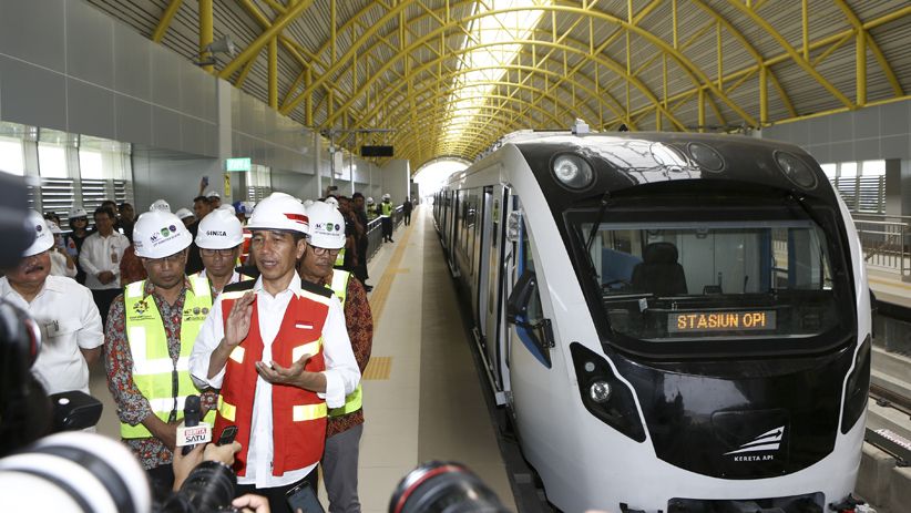 Presiden Jokowi Tinjau Pengoperasian LRT Palembang - Bagian 3