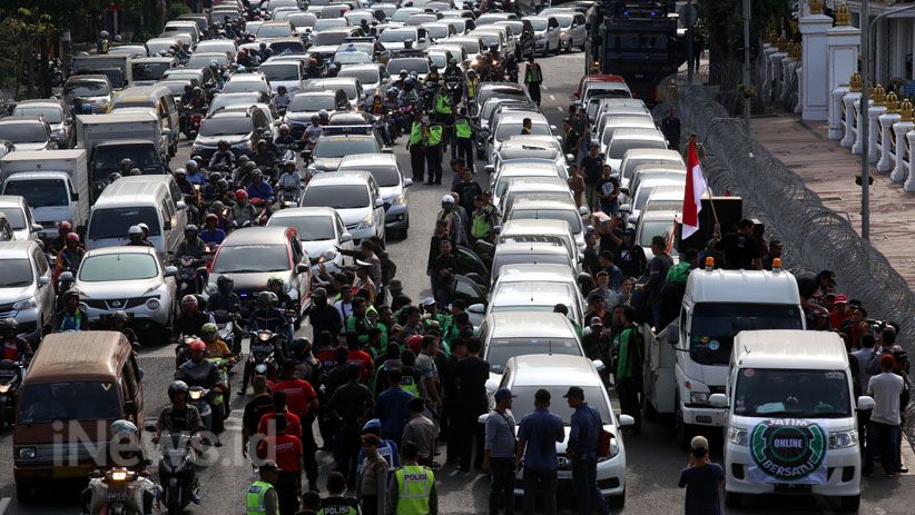 Ratusan Driver Ojek Online Tagih Payung Hukum ke Pemprov Jatim - Bagian 2
