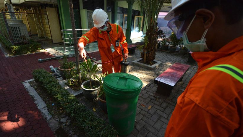 Jelang Kedatangan Jamaah, Asrama Haji Embarkasi Surabaya Di-fogging - Bagian 5