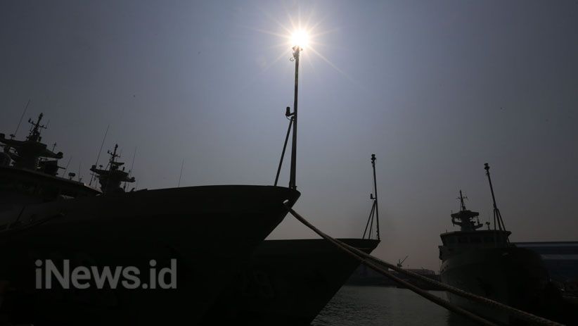 Luhut Cek Proyek Kapal Pesanan Kemenhan di PT PAL Surabaya - Bagian 6