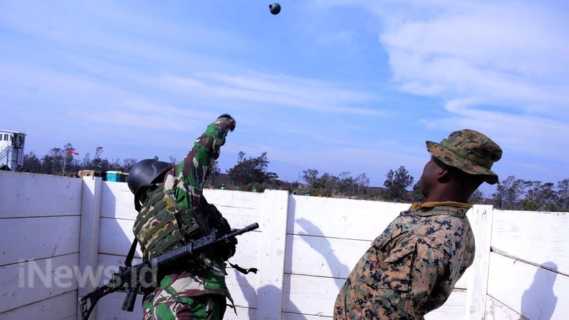 Marinir Indonesia dan Amerika Serikat Latihan Menembak di Hawaii - Bagian 4