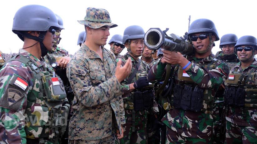 Marinir Indonesia dan Amerika Serikat Latihan Menembak di Hawaii - Bagian 5