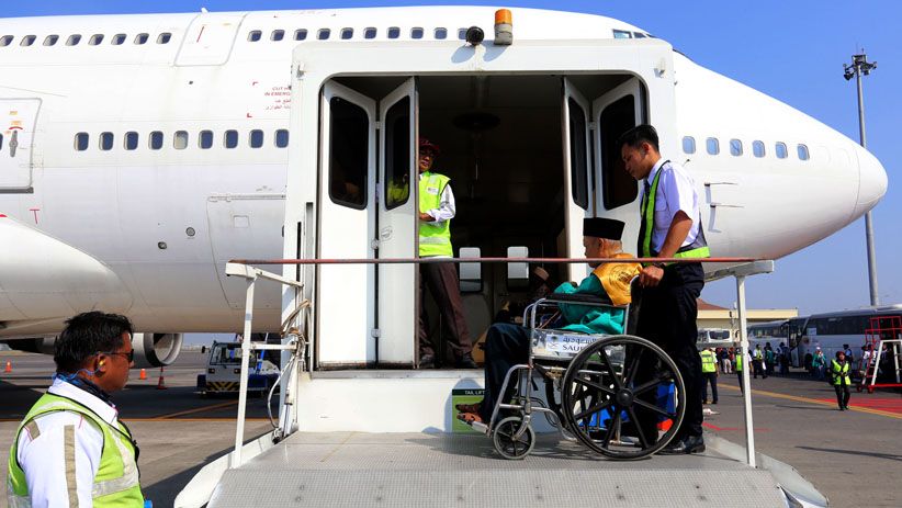 Kloter Pertama Jamaah Calon Haji Embarkasi Surabaya Berangkat ke Tanah Suci - Bagian 5