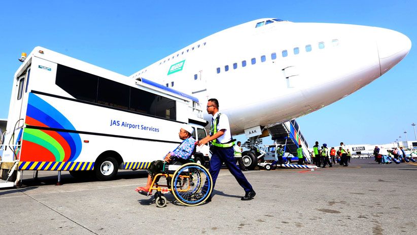 Kloter Pertama Jamaah Calon Haji Embarkasi Surabaya Berangkat ke Tanah Suci - Bagian 4