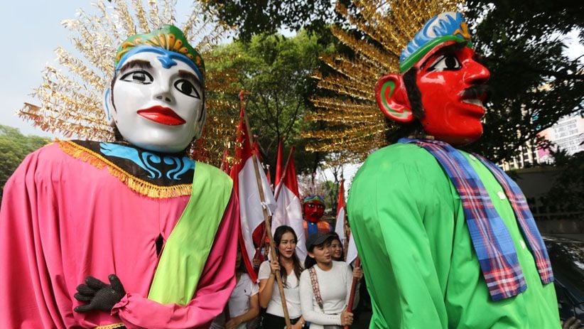 Iringi Daftar Caleg ke KPU, Simpatisan PDIP Bawa Ondel-Ondel - Bagian 1