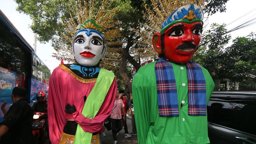 Iringi Daftar Caleg ke KPU, Simpatisan PDIP Bawa Ondel-Ondel - Bagian 2