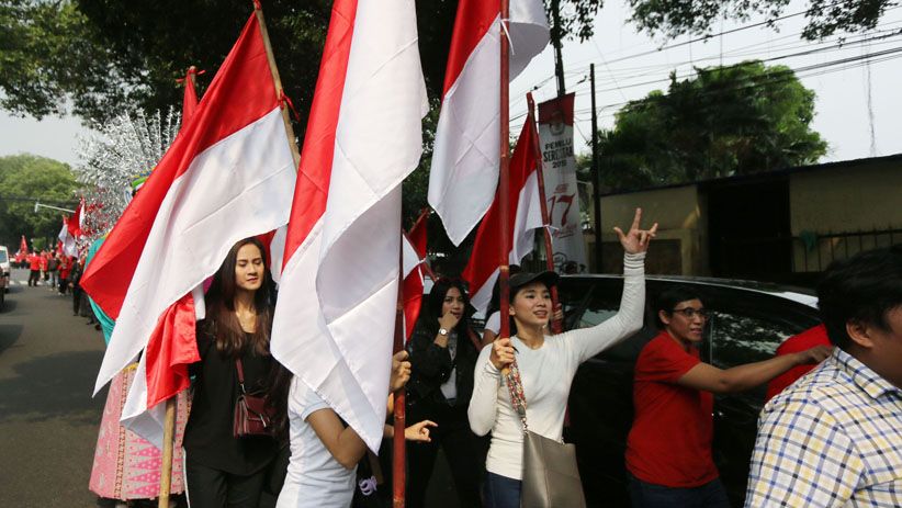 Iringi Daftar Caleg ke KPU, Simpatisan PDIP Bawa Ondel-Ondel - Bagian 4