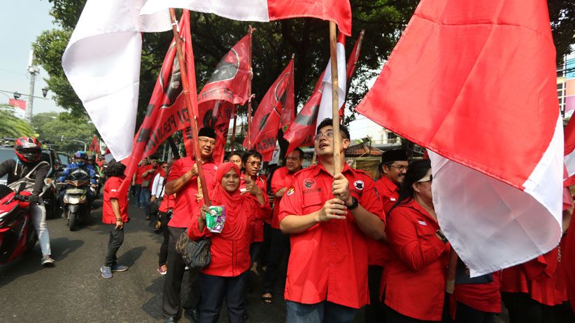 Iringi Daftar Caleg ke KPU, Simpatisan PDIP Bawa Ondel-Ondel - Bagian 7