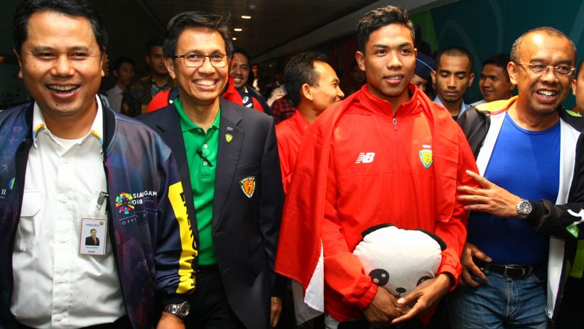 Tiba di Tanah Air, Lalu Muhammad Zohri Bentangkan Bendera Merah Putih - Bagian 2