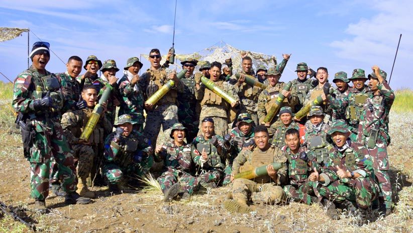 Sejarah, Prajurit Marinir TNI AL Latihan Menembak Meriam Howitzer 105 Mm di Hawaii - Bagian 12