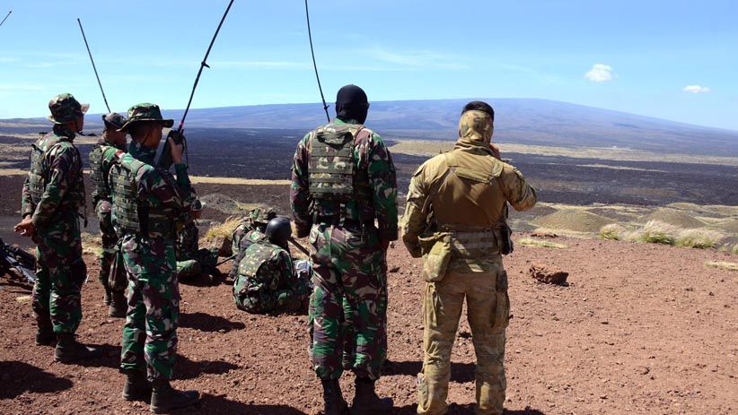 Sejarah, Prajurit Marinir TNI AL Latihan Menembak Meriam Howitzer 105 Mm di Hawaii - Bagian 10