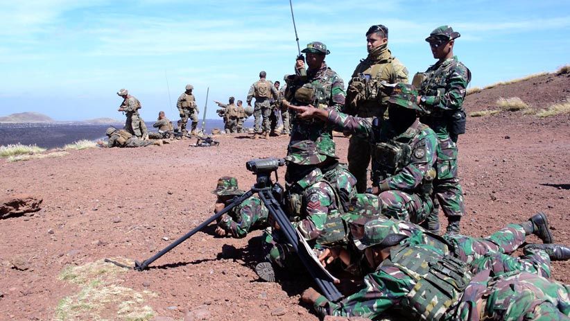 Sejarah, Prajurit Marinir TNI AL Latihan Menembak Meriam Howitzer 105 Mm di Hawaii - Bagian 6