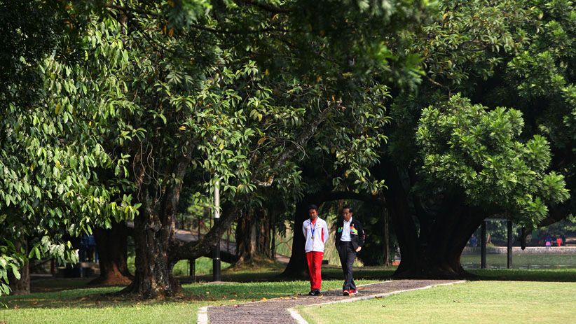 Presiden Jokowi Ajak Lalu Muhammad Zohri Keliling Istana Bogor - Bagian 2