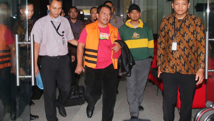 Ekspresi Bupati Labuhanbatu Pangonal Harahap saat Ditahan KPK - Bagian 3