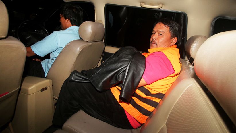 Ekspresi Bupati Labuhanbatu Pangonal Harahap saat Ditahan KPK - Bagian 1