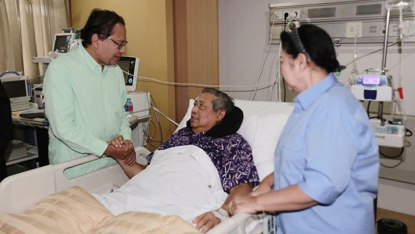 Rizal Ramli Jenguk SBY di RSPAD - Bagian 1