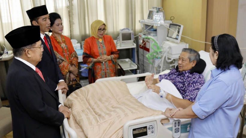 Jokowi-JK Jenguk SBY di RSPAD Gatot Subroto - Bagian 1
