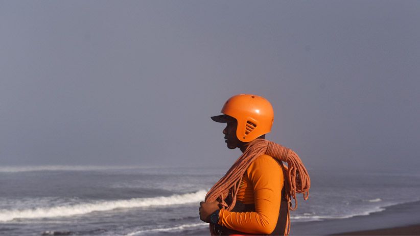 Basarnas Cari Korban Kapal Tenggelam yang Hilang di Jember  - Bagian 6
