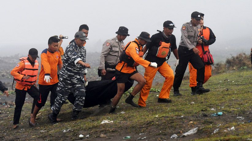 Basarnas Cari Korban Kapal Tenggelam yang Hilang di Jember  - Bagian 3