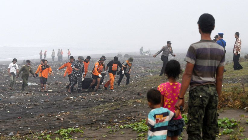 Basarnas Cari Korban Kapal Tenggelam yang Hilang di Jember  - Bagian 2