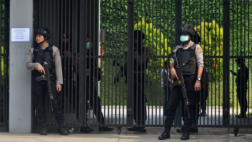 Densus 88 Geledah Tempat Usaha Terduga Teroris di Tasikmalaya - Bagian 1