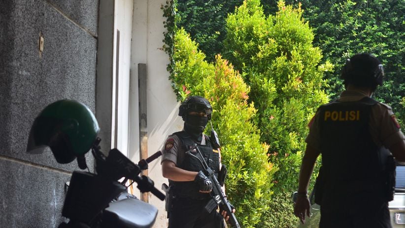 Densus 88 Geledah Tempat Usaha Terduga Teroris di Tasikmalaya - Bagian 3