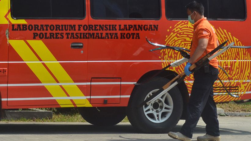 Densus 88 Geledah Tempat Usaha Terduga Teroris di Tasikmalaya - Bagian 2