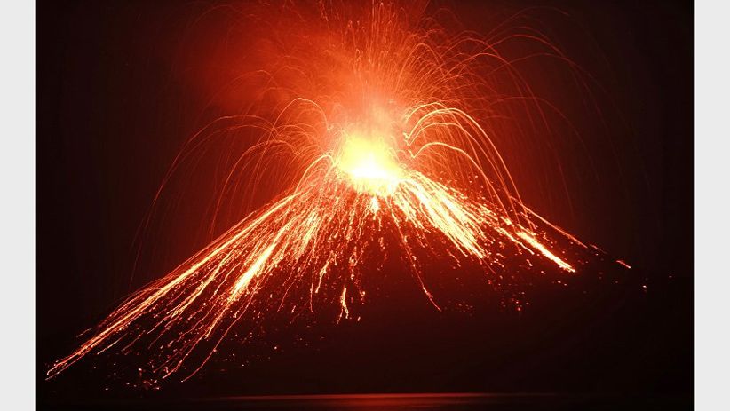 Indahnya Letusan Lava Gunung Anak Krakatau - Bagian 2