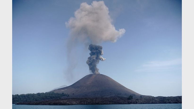 Indahnya Letusan Lava Gunung Anak Krakatau - Bagian 3