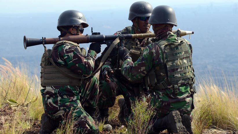 Marinir Indonesia-Amerika Berlatih Menembak Senjata Bantuan di Hawaii - Bagian 8