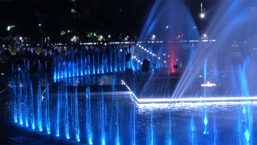 Melihat Keindahan Air Mancur Menari di Taman Lapangan Banteng - Bagian 5