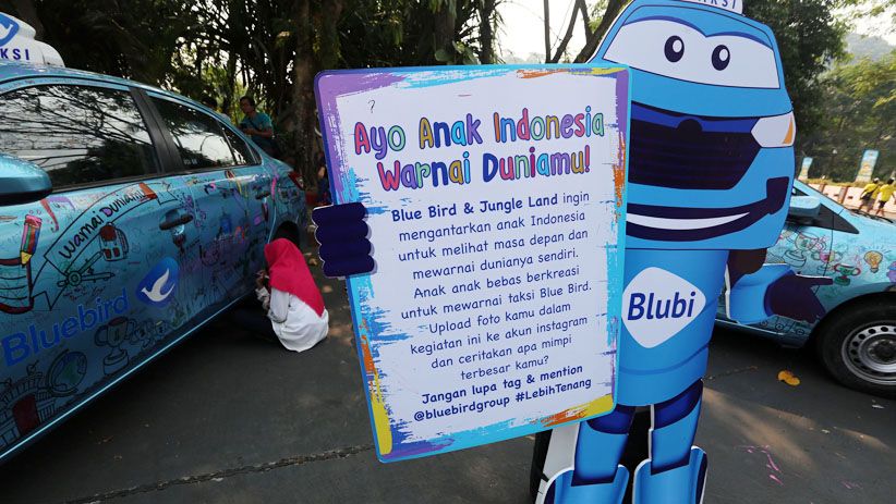 Taksi Blue Bird Ini Dipenuhi dengan Lukisan Anak-Anak - Bagian 4