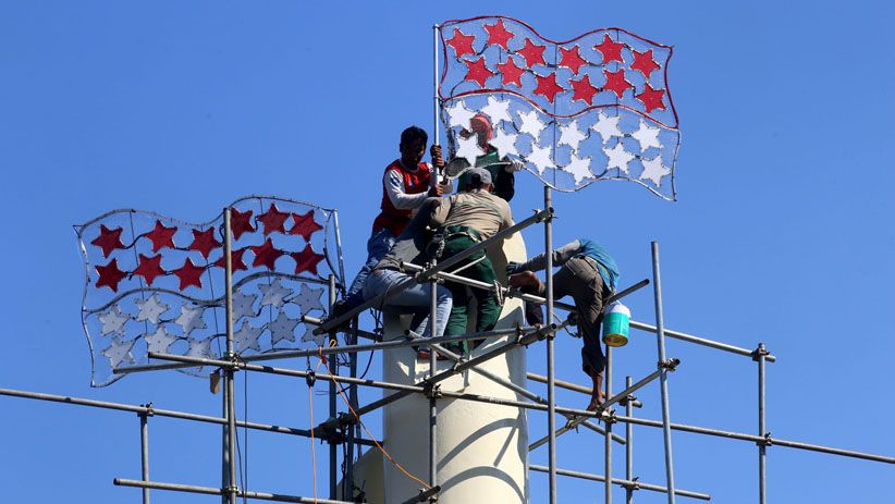 Sambut HUT RI ke-73, Monumen Bambu Runcing Surabaya Mulai Dihias - Bagian 1