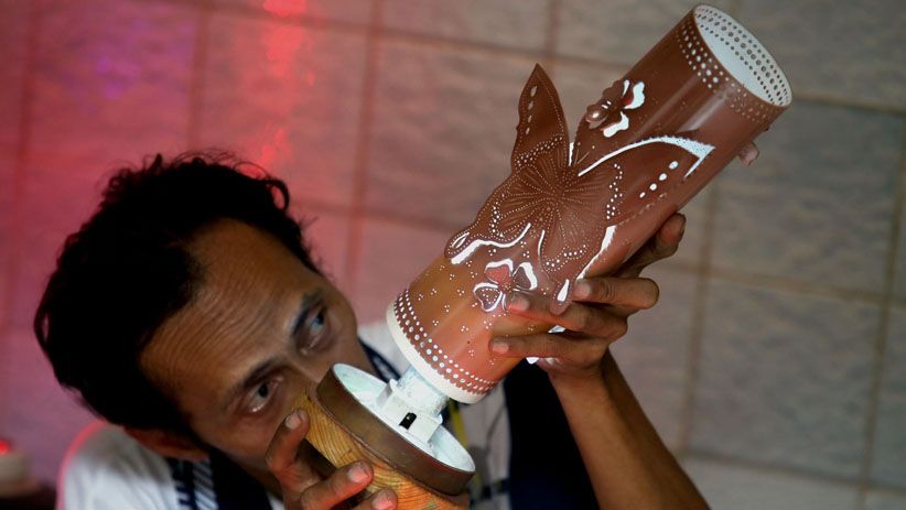 Perajin Ini Sulap Paralon Bekas Jadi Lampu Hias Cantik - Bagian 5