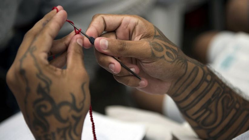 Anggota Geng Paling Ditakuti di Dunia Ini Ternyata Ahli Merajut - Bagian 2