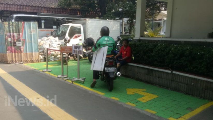 Balai Kota Jakarta Sediakan Shelter Khusus Ojek Online, Ini Penampakannya - Bagian 3