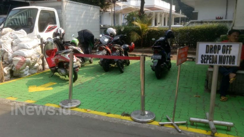 Balai Kota Jakarta Sediakan Shelter Khusus Ojek Online, Ini Penampakannya - Bagian 4