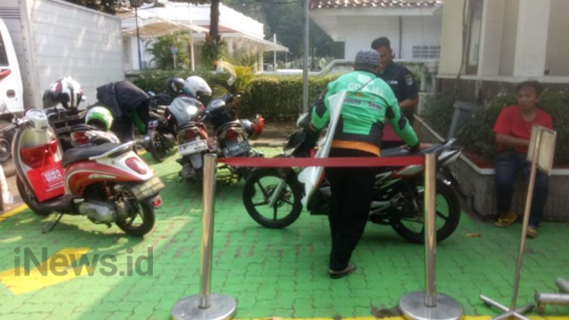 Balai Kota Jakarta Sediakan Shelter Khusus Ojek Online, Ini Penampakannya - Bagian 2