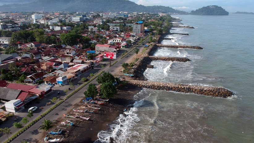 Gelombang Masih Tinggi, Nelayan di Padang Belum Bisa Melaut - Bagian 2