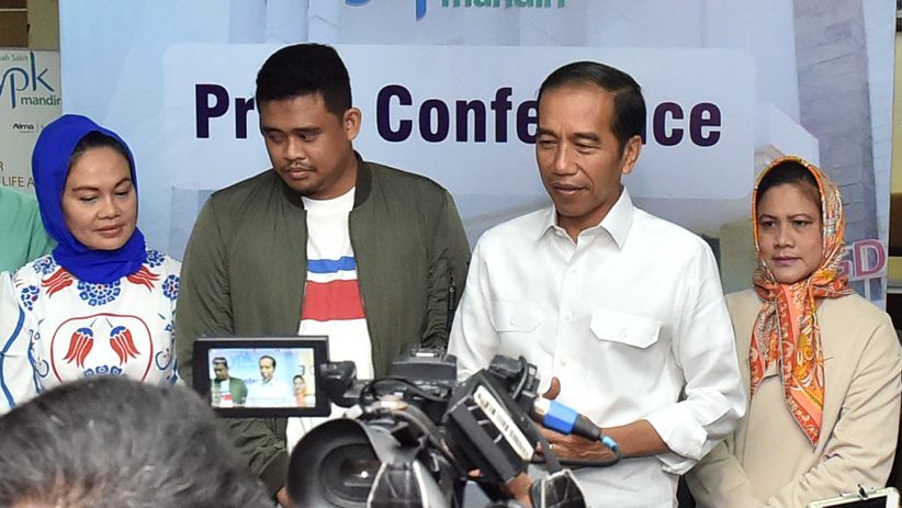 Pedagang Pasar Legi Solo Merayakan Kelahiran Cucu Presiden Jokowi - Bagian 3