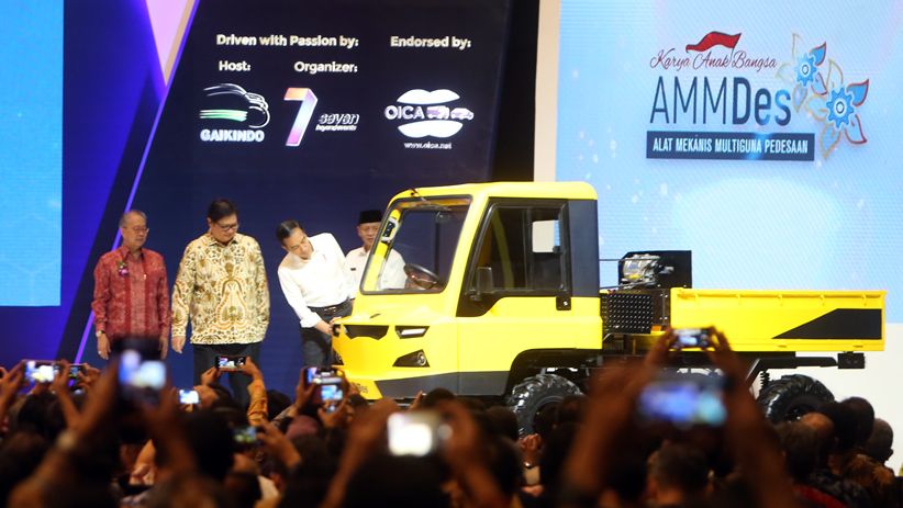 Jokowi Jajal Kendaraan Pedesaan AMMDes di Pembukaan GIIAS 2018 - Bagian 5