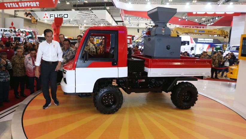 Jokowi Jajal Kendaraan Pedesaan AMMDes di Pembukaan GIIAS 2018 - Bagian 3