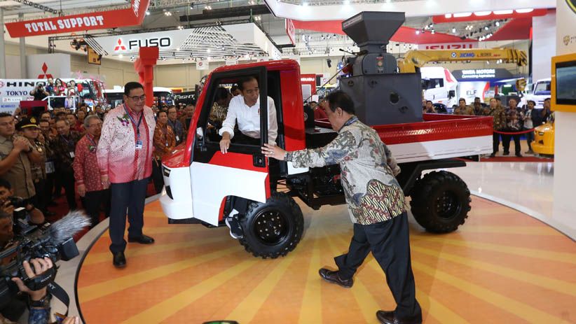 Jokowi Jajal Kendaraan Pedesaan AMMDes di Pembukaan GIIAS 2018 - Bagian 4