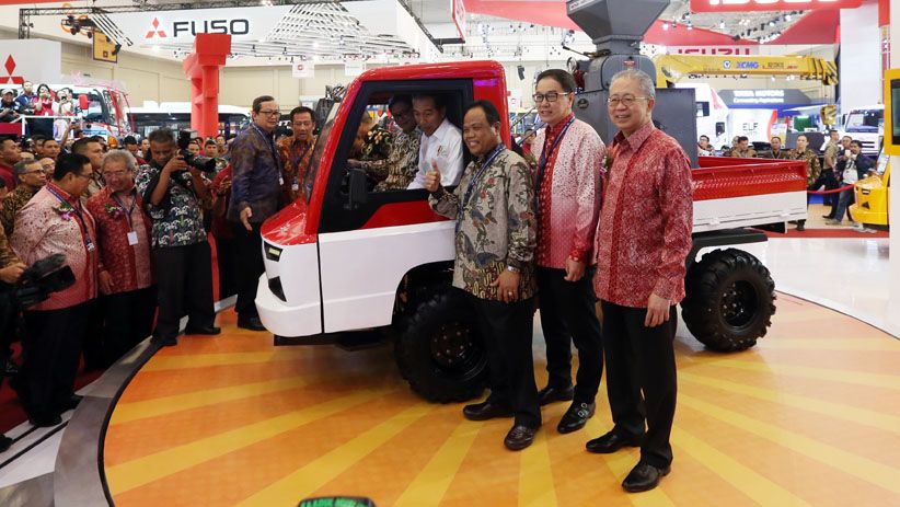 Jokowi Jajal Kendaraan Pedesaan AMMDes di Pembukaan GIIAS 2018 - Bagian 1