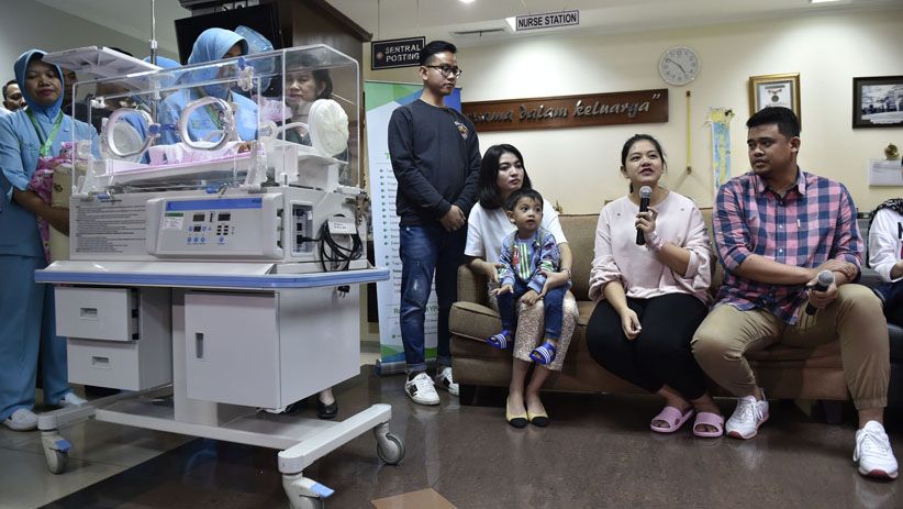 Foto Kahiyang-Bobby Memperkenalkan Sedah Mirah Nasution ke Publik - Bagian 4