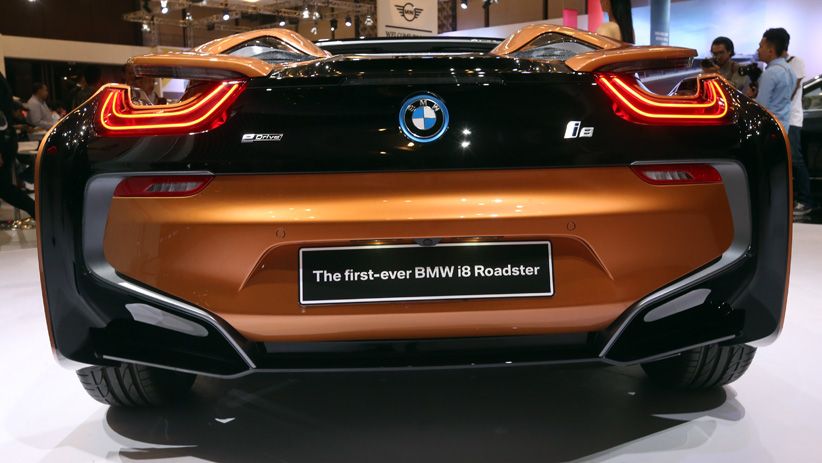 Ini Dia Mobil Listrik BMW i8 Roadster Seharga Rp3,9 M di GIIAS 2018 - Bagian 5