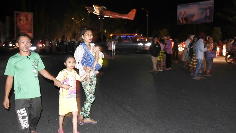 Gempa Lombok 7 SR, Warga Panik Berhamburan ke Jalan - Bagian 4