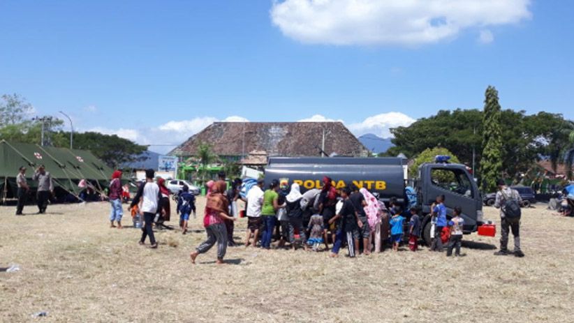 Polda NTB Salurkan Air Bersih untuk Korban Gempa Lombok - Bagian 2