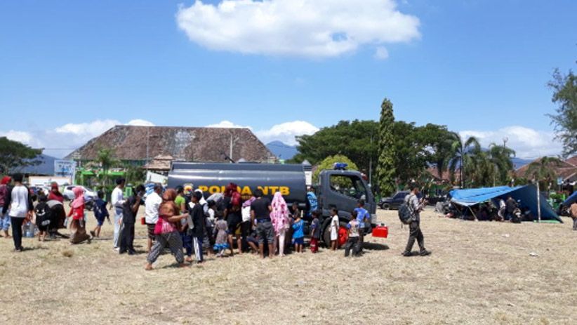 Polda NTB Salurkan Air Bersih untuk Korban Gempa Lombok - Bagian 5